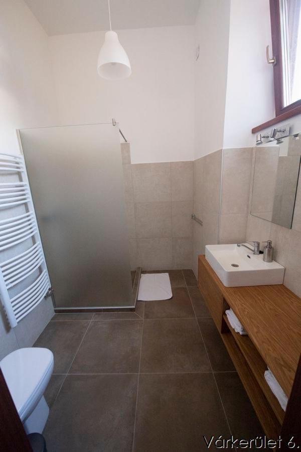Varkeruelet 6 Apartman Sarvar Ngoại thất bức ảnh